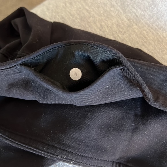Lululemon wunder under, like new, size 4 - Picture 3 of 3
